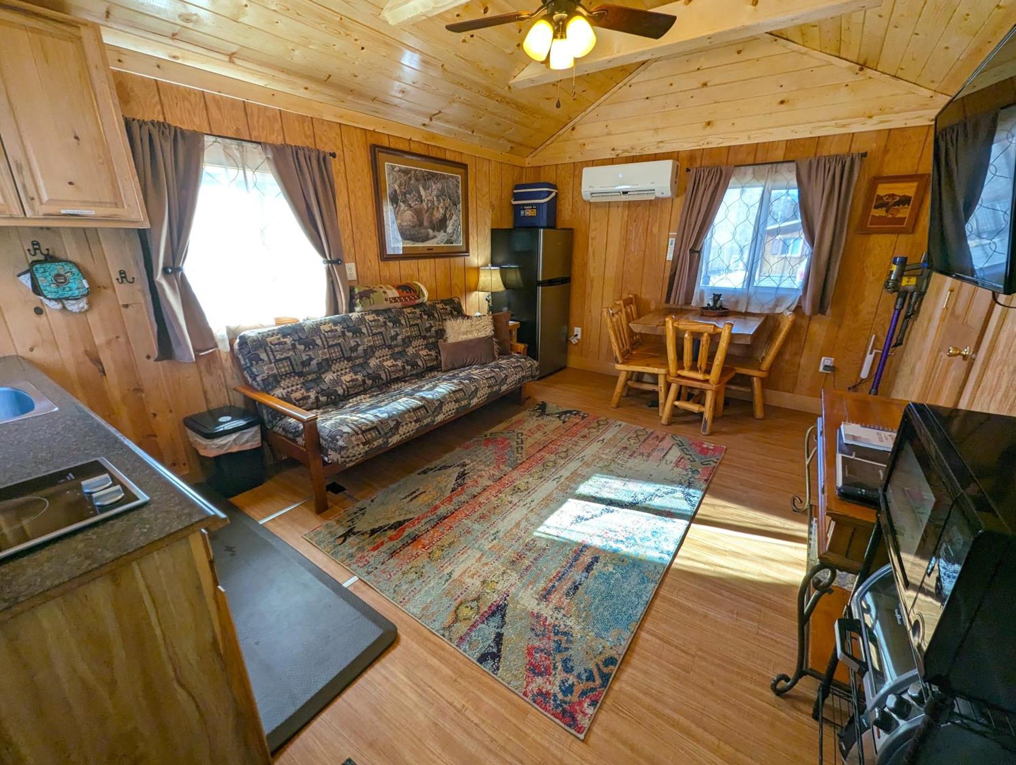 Yellowstone'S Treasure Cabins 가디너 외부 사진