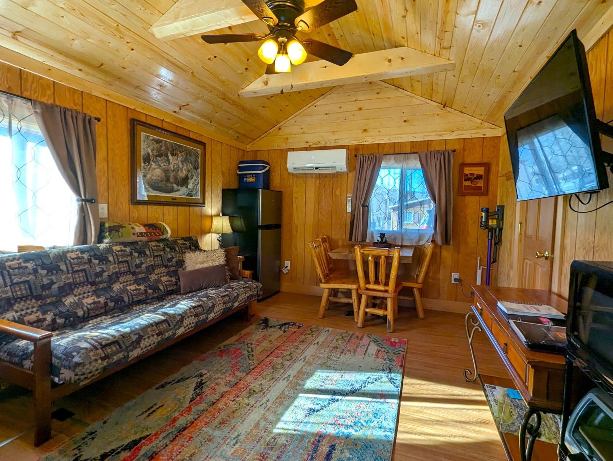 Yellowstone'S Treasure Cabins 가디너 외부 사진